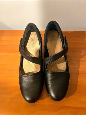 Clarks Black Mary Jane Heels